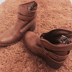 American Eagle winter short boots